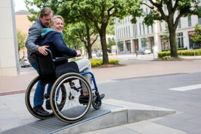 subir bordillos y rampas con silla de ruedas tecnica y consejos utiles Adaptados ortopedias y movilidad